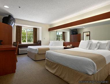 Microtel Inn & Suites By Wyndham Cherokee Habitación foto